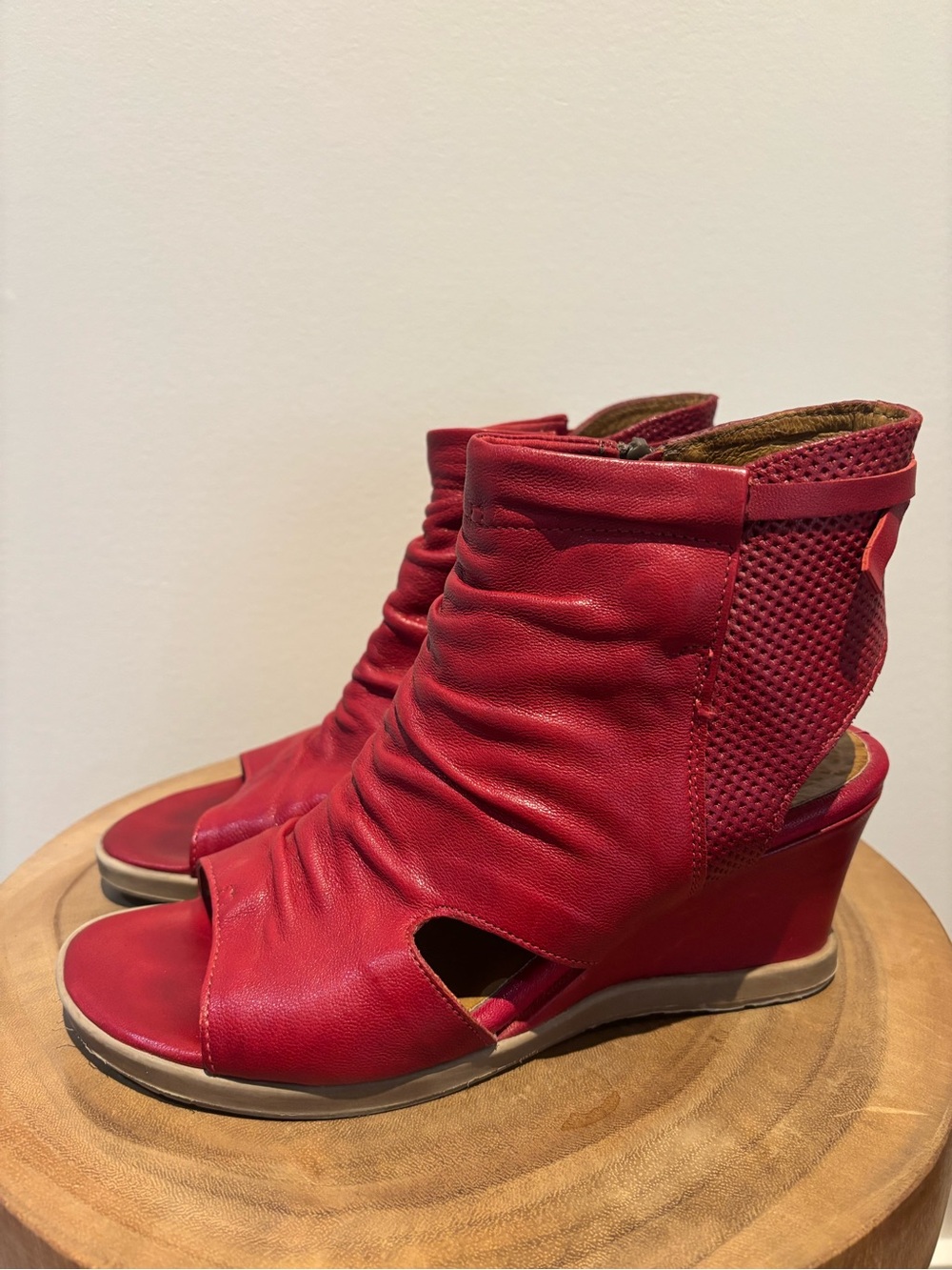 MJUS Women’s Red Open-Toe leather Wedge sandals